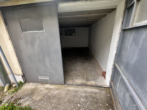 Eladó Parkoló 9700 Szombathely Neumann János Általános Iskola környéke