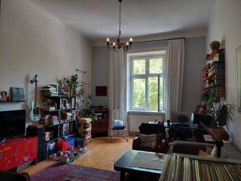 Eladó Lakás 1077 Budapest 7. kerület Körúttól 3 háztömbnyire,  Almássy térre néző polgári lakás