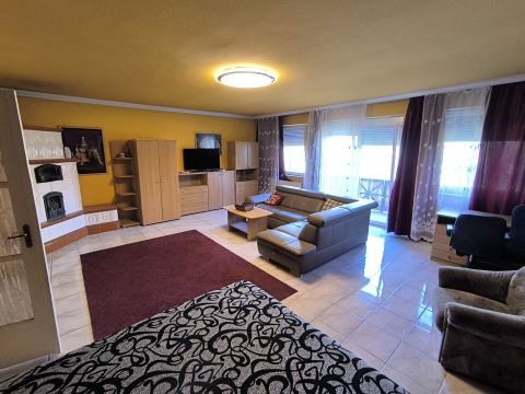 Kiadó Lakás 6000 Kecskemét , KÉTSZINTES 200 M2-ES LAKÁS CÉGEKNEK KIADÓ 