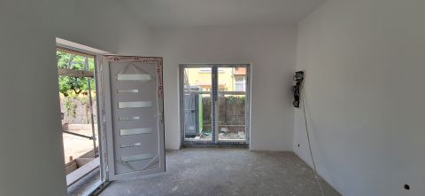 Eladó Lakás 1152 Budapest 15. kerület , Eladó FELÚJÍTOTT 101 nm-es 3 szobás lakás gépkocsi belálóval
