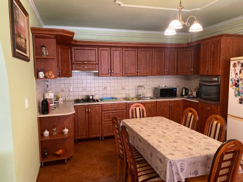 Eladó Ház 4150 Püspökladány , Központi kétszintes családi ház eladó