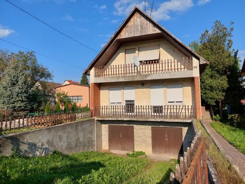 Eladó Ház 7400 Kaposvár *** Cseri úton, 2 szintes, 3 szobás, erkélyes, családi ház