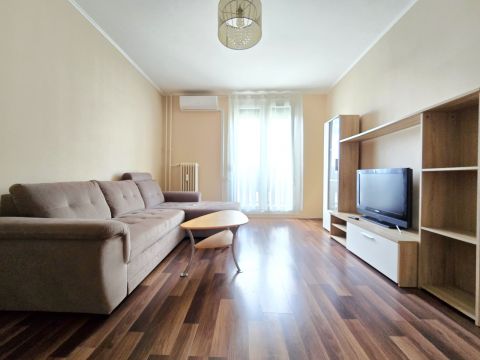 Kiadó Lakás 7624 Pécs , Orvosi kar mellett felújított 2 szobás lakás