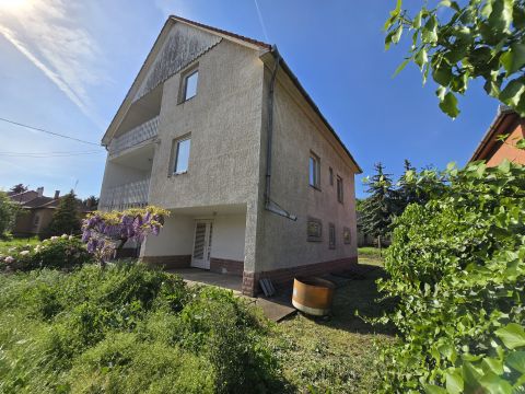 Eladó Ház 2030 Érd , Tusculánumban impozáns terekkel