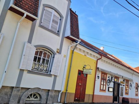Eladó Lakás 8360 Keszthely belváros, frekventált hely a sétálóutcánál