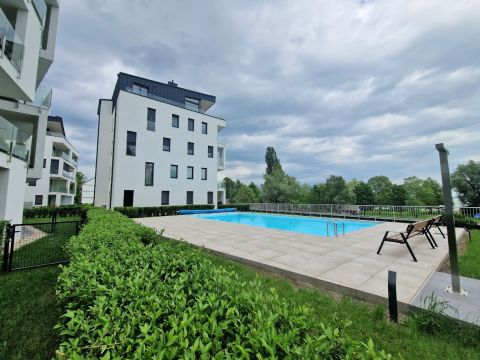 Eladó Lakás 8360 Keszthely AA+, kertkapcsolat, autóbeálló, medence, panoráma