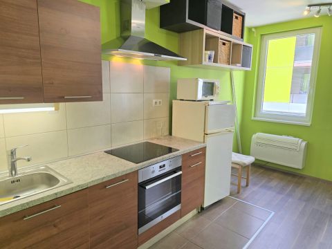 Kiadó Lakás 1082 Budapest 8. kerület , Fiatalos studiólakás a Corvin sétányon, a Sun Resort házban