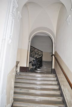 Eladó Lakás 1091 Budapest 9. kerület BEFEKTETŐKNEK 62 m2-es nagy belmagasságú lakás a Klinikáknál
