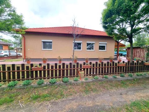 Eladó Ház 2764 Tápióbicske , Csendes mellék utcában