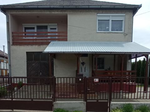 Eladó Ház 4627 Zsurk 
