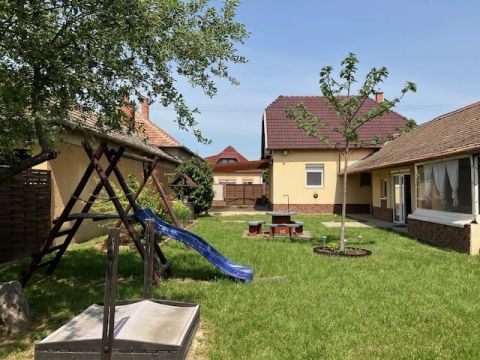 Eladó Ház 5200 Törökszentmiklós , Modern családi ház Törökszentmiklóson
