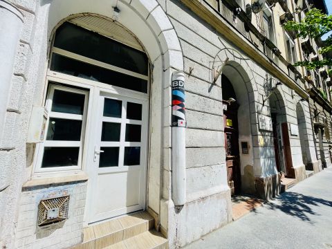 Kiadó Üzlethelyiség 1078 Budapest 7. kerület , Felújított ingatlan a belváros szívében