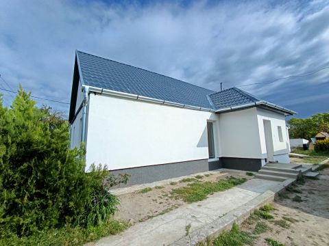 Eladó Ház 2711 Tápiószentmárton Tápiószentmárton buszforduló közelében 3 szobás 75 nm-es ház