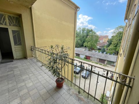 Eladó Lakás 9700 Szombathely belváros közeli, irodának is alkalmas 61 m2-es lakás 