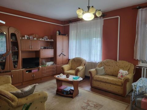 Eladó Ház 5111 Jászfelsőszentgyörgy , 5111 Jászfelsőszentgyörgy, Központban.