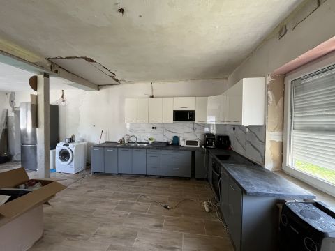 Eladó Ház 8181 Berhida a központhoz közel, felújítandó ház, saroktelken