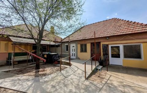Eladó Ház 6044 Kecskemét , -Hetényegyházán, vállalkozásra alkalmas családi ház