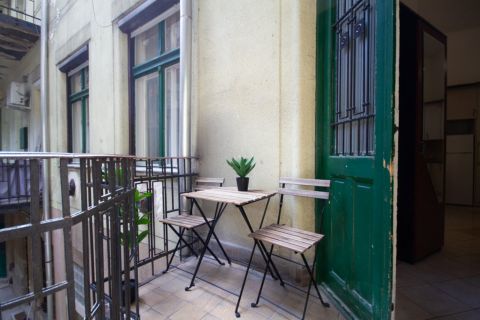 Eladó Lakás 1065 Budapest 6. kerület Amerikai konyhás nappali + 2 hálós lakás a Pesti Broadway -n