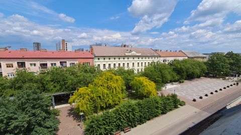 Eladó Lakás 5000 Szolnok Szolnok belvárosában közvetlen a Városháza szomszédságában