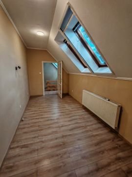 Kiadó Lakás 2700 Cegléd 