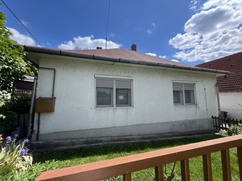 Eladó Ház 8175 Balatonfűzfő , csendes zsákutcában, Falusi CSOK-ra alkalmas családi ház