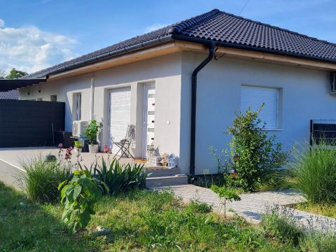 Eladó Ház 8600 Siófok , 8600 Siófok, Szabadifürdő