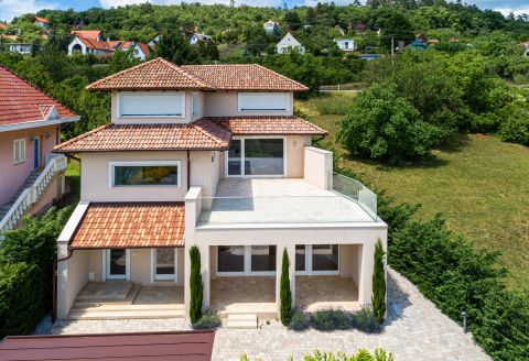 Eladó Ház 8313 Balatongyörök Minőség, letisztult elegancia, elvehetetlen örök Balatoni panoráma