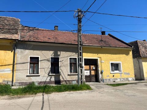 Eladó Ház 8500 Pápa Szentilonai József utca