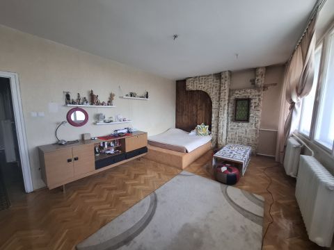 Eladó Lakás 1021 Budapest 2. kerület Hárshegyen emeleti loggiás lakás