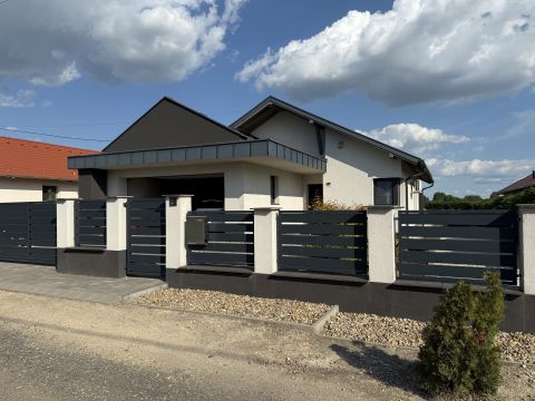 Eladó Ház 2209 Péteri , Ady Endre u.20.