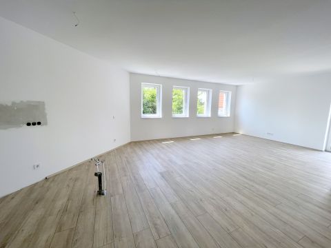 Eladó Lakás 6000 Kecskemét 2025-ben épült belvárosi 1.emeleti teraszos lakás, garázzsal
