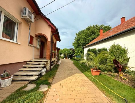 Eladó Ház 8152 Kőszárhegy Kőszárhegy központi részén