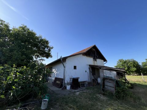Eladó Ház 6060 Tiszakécske , Tiszakécske Szélén Könnyen Megközelíthető Helyen