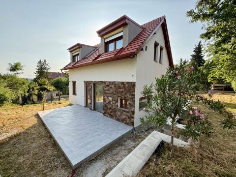 Eladó Ház 8237 Tihany , Gödrös csendes utcájában