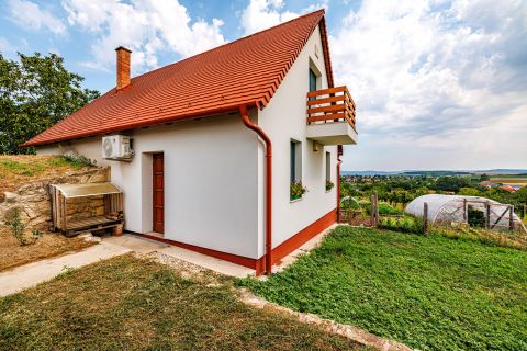 Eladó Ház 2091 Etyek Panorámás, szinte új családi ház Etyeken