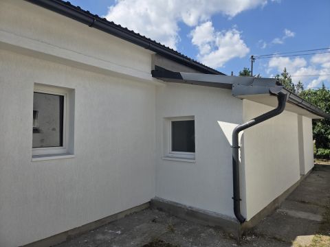 Eladó Ház 1214 Budapest 21. kerület , 718 m2-es telek, teljesen felújított 48 m2-es ház