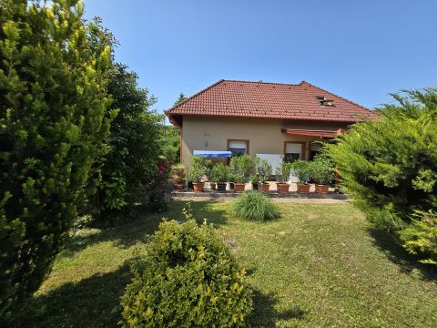 Eladó Ház 2461 Tárnok HÁZ A TÓNÁL