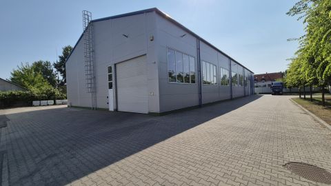 Eladó Ipari 6000 Kecskemét Forgalmas úton 2945nm csarnok és irodaépület, 9841nm telken