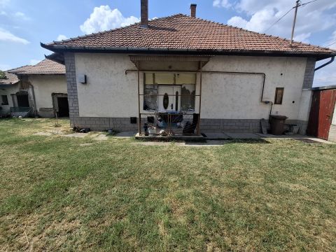Eladó Ház 6066 Tiszaalpár , Kádár kocka 3 szobával a központhoz közel 