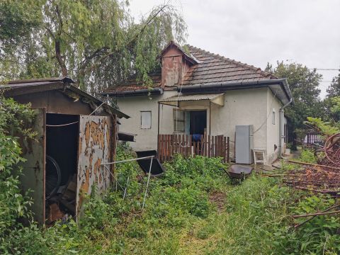 Eladó Ház 2116 Zsámbok Fő útról nyíló csendes utca