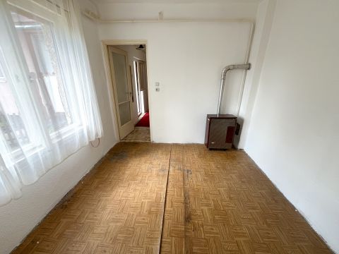 Eladó Ház 1204 Budapest 20. kerület , Mátyás király tér mellett 39 nm-es, közepes állapotú házrész