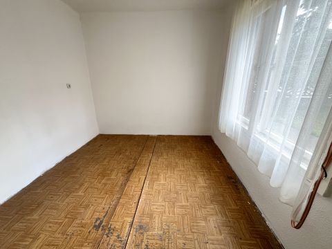 Eladó Ház 1204 Budapest 20. kerület Mátyás király tér mellett 39 nm-es, közepes állapotú házrész