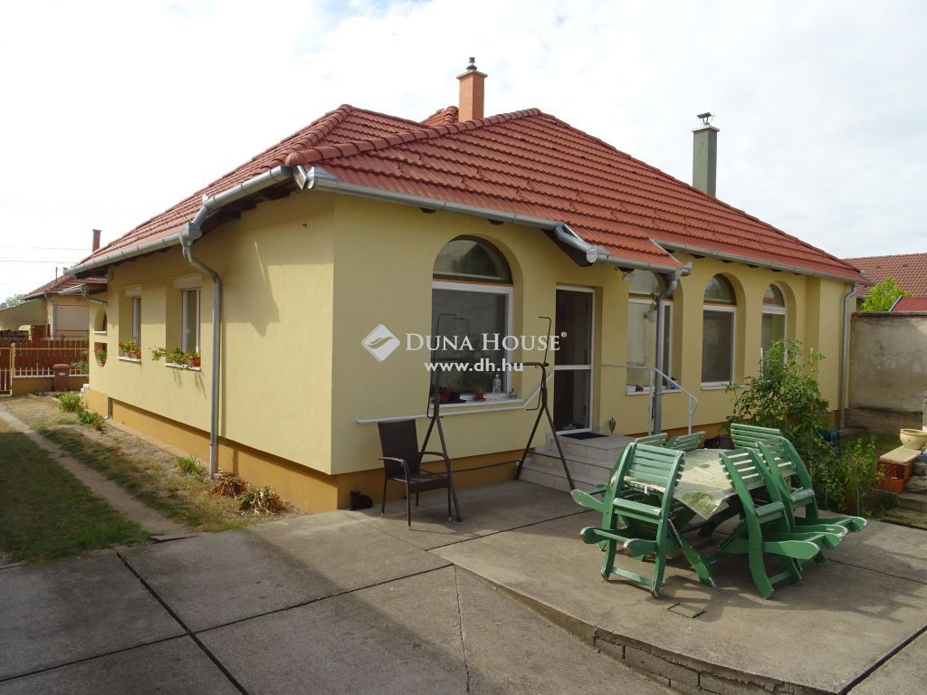 6000 Kecskemét , Teljes körűen felújított Családi HÁZ eladó Kadafalván — 1/23