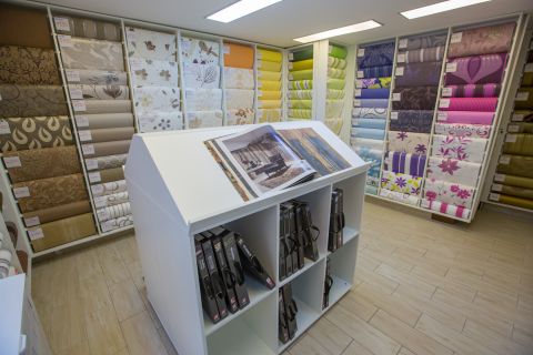 Eladó Üzlethelyiség 1063 Budapest 6. kerület , NAGY PORTÁLOS ÜZLET ÉS LAKÁS EGYBEN