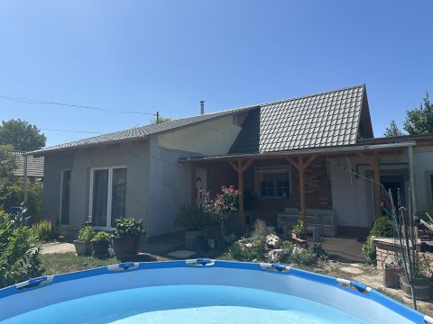 Eladó Ház 2461 Tárnok , testvériség