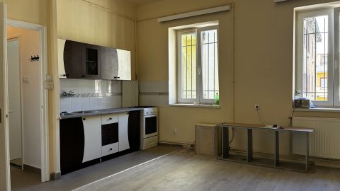 Kiadó Lakás 1134 Budapest 13. kerület , LEHEL TÉRI METRÓNÁL(M3) FELÚJÍTOTT BÚTOROZATLAN GARZON KIADÓ