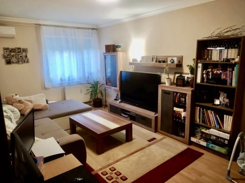 Eladó Lakás 4032 Debrecen , Füredi kapu szomszédságában eladó téglaépítésű lakás.