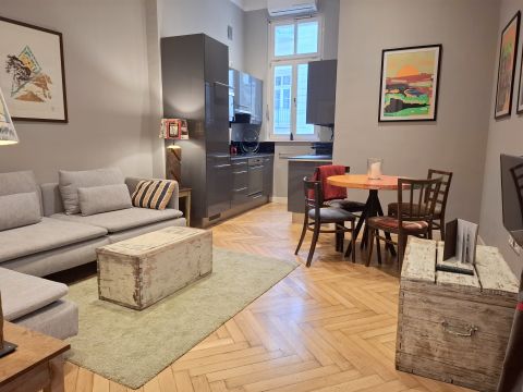 Eladó Lakás 1061 Budapest 6. kerület , Belvárosi ingatlan az Andrássy út, Erzsébet tér és Opera köz