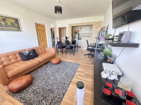 Eladó Lakás 1144 Budapest 14. kerület , Egyedi kialakítású, teljeskörűen felújított 2+gardrób szobás