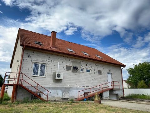 Eladó Ház 2060 Bicske 